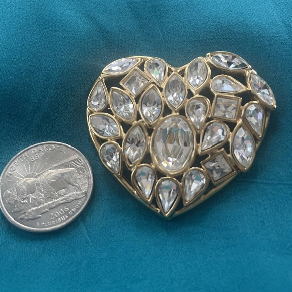 Yves Saint Laurent Vintage Heart Shaped Brooch, Clear Stones, Original Box! - Picture 5 of 5